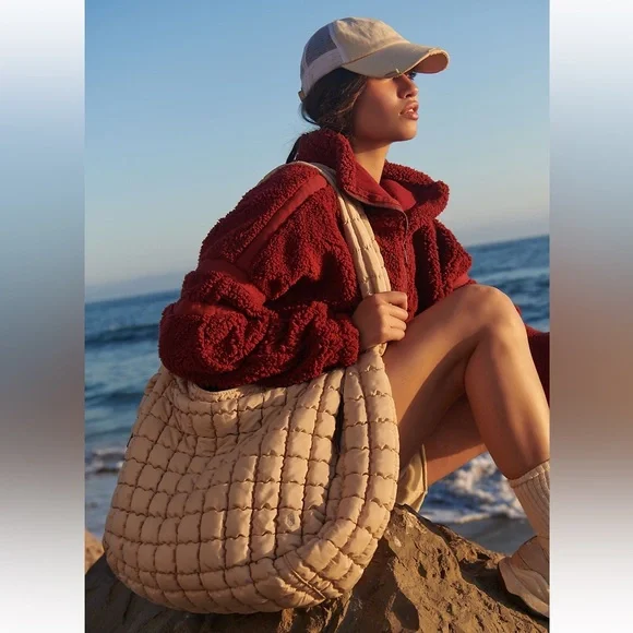 Free People Movement Quilted Carryall Tote Cream Hobo Bag Gym Travel NWT - Picture 2 of 7